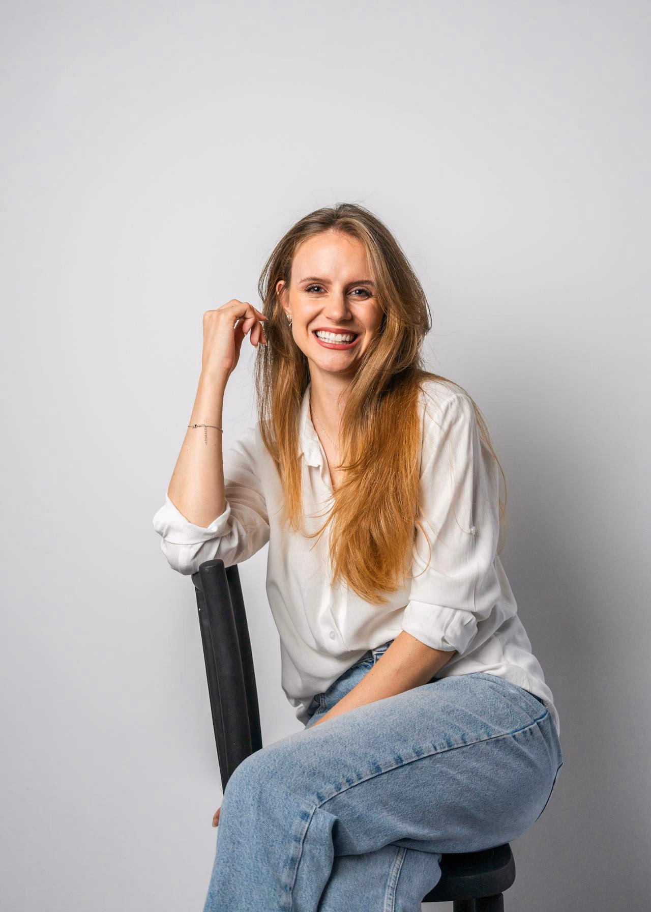 a women sitting on a chair and smiling